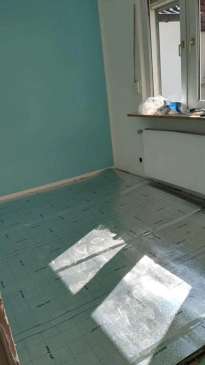 Entkopplungsmatte vor dem Verlegen