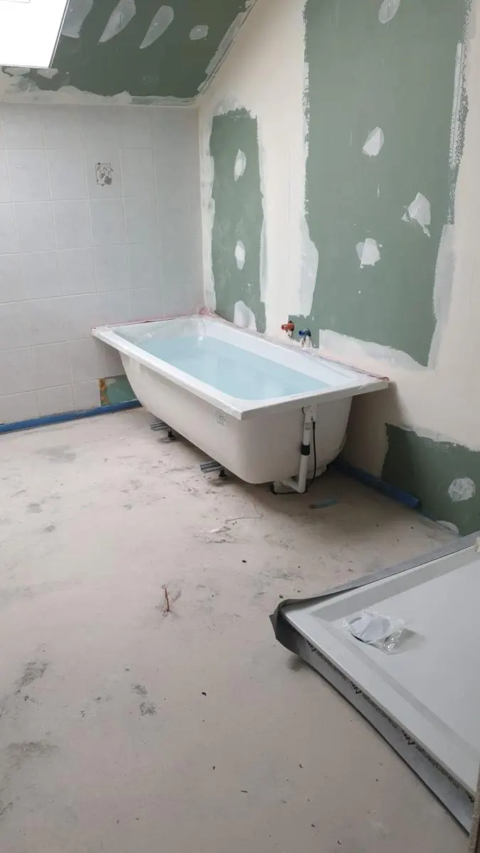 Badsanierung: Wanne eingesetzt